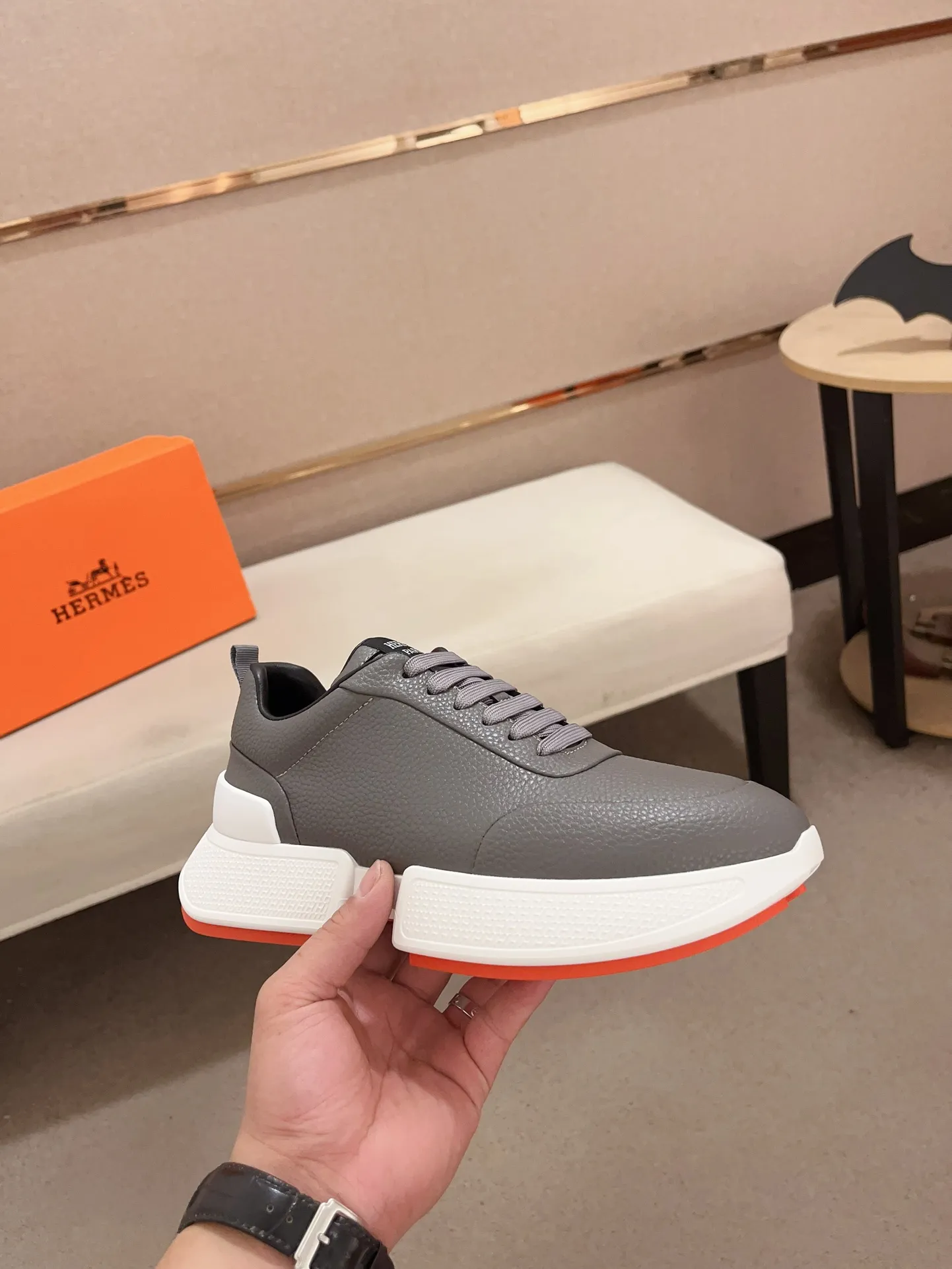 Men's clothing and shoes💰: 442💰《HERMES》【Classic original single version】Hermès; top 🔝purchase agent🔍🔍men's latest 🇺🇸 counter sales simultaneously, imported from Italy original ▲▲cowhide ▲▲ (high-end, nobility, class) ) Exquisite workmanship (Italian 🇮🇹 imported water-dyed 🐂 cowhide lining) sole: original sole provided by the original factory, ⚠️exclusive double-layer activity·TPR·rubber·combined molded outsole; super comfortable·wear-resistant·non-slip·environmental protection The real thing is more beautiful if you take the real thing (high quality, follow the order). You can enter and exit the counter at will * Number of yards: 38-44 (45 can be customized and cannot be returned or exchanged)